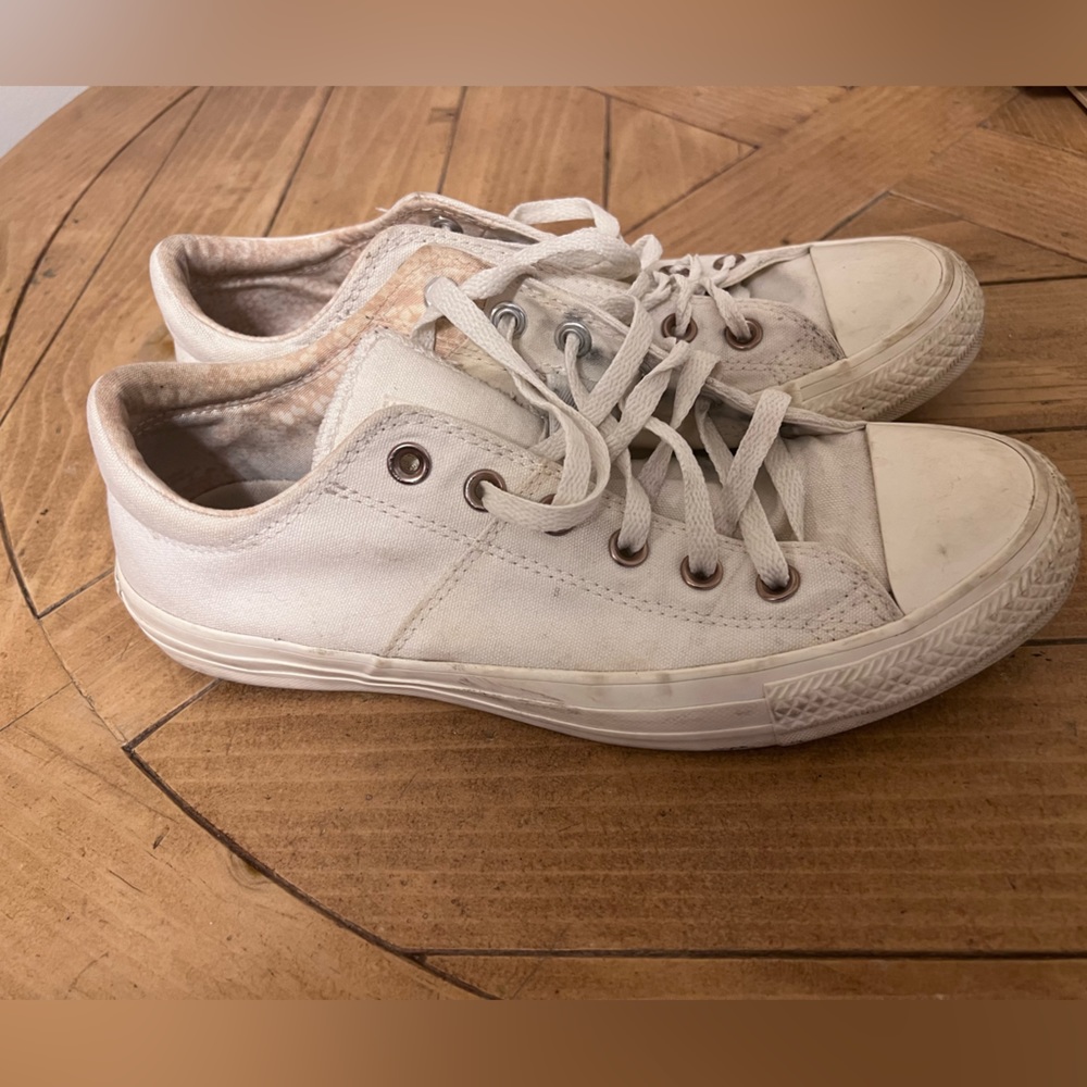 Low top Converse